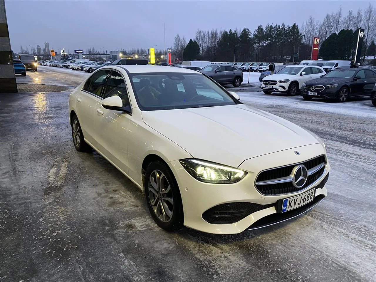 MERCEDES-BENZ C KVJ-688 carousel image