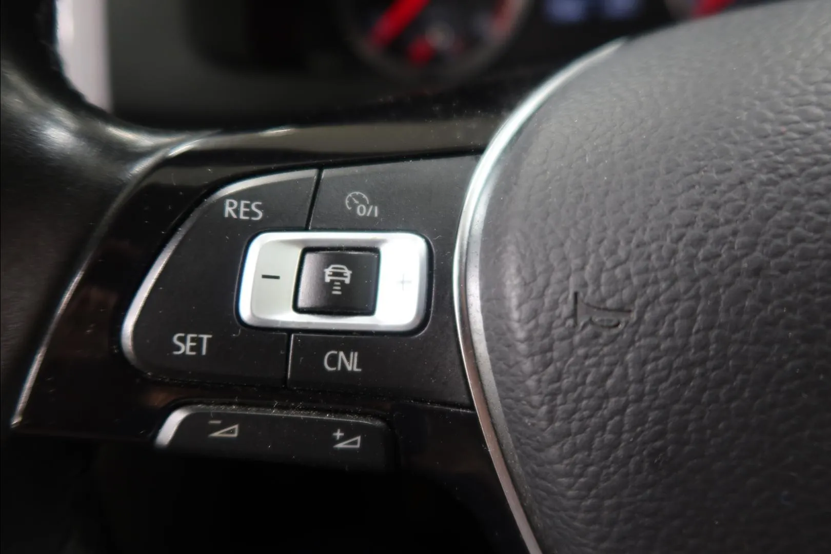 VOLKSWAGEN Transporter LOM-831 carousel image