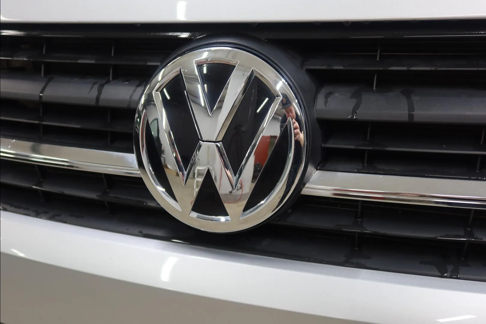 VOLKSWAGEN Transporter LOM-831 carousel image