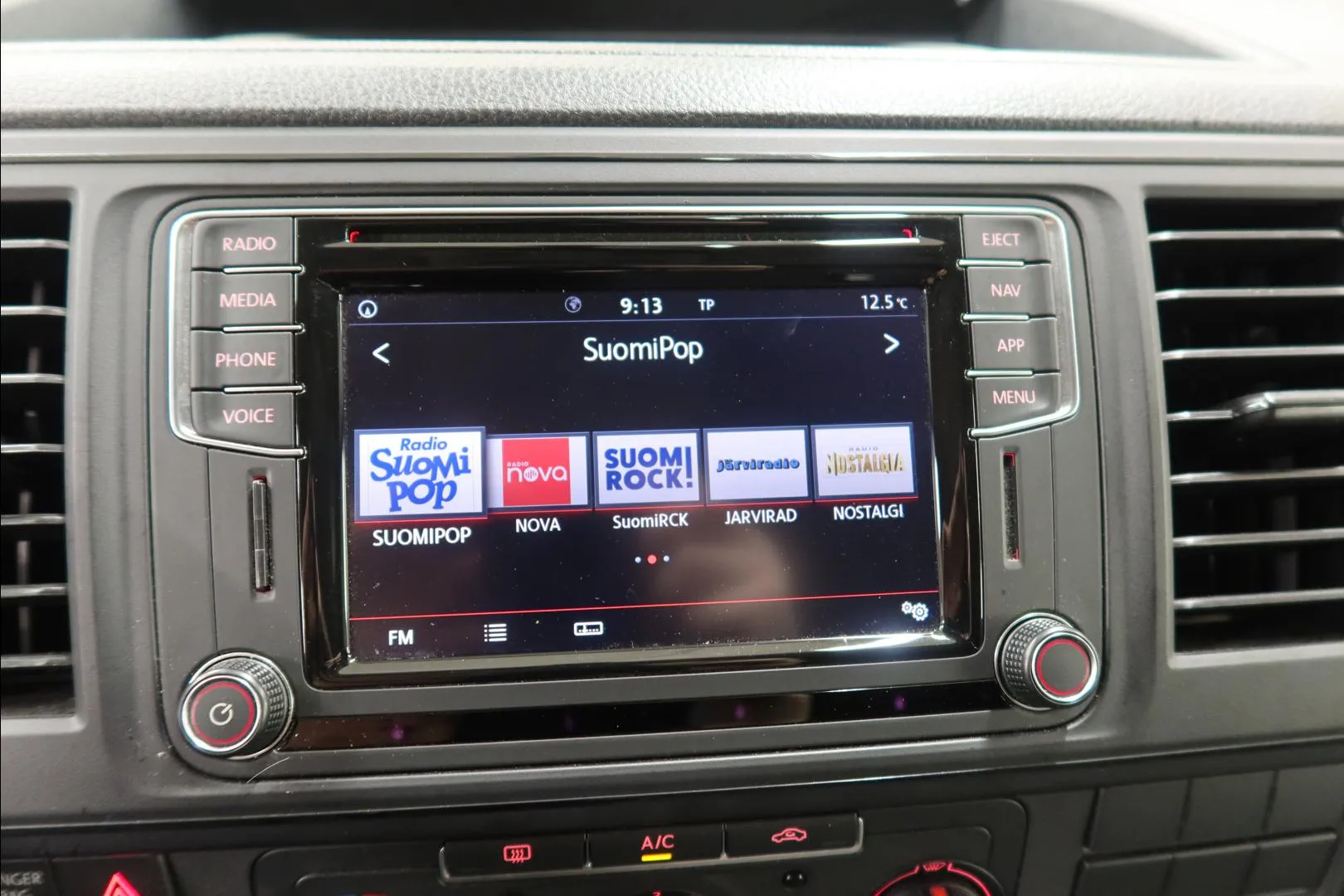 VOLKSWAGEN Transporter LOM-831 carousel image