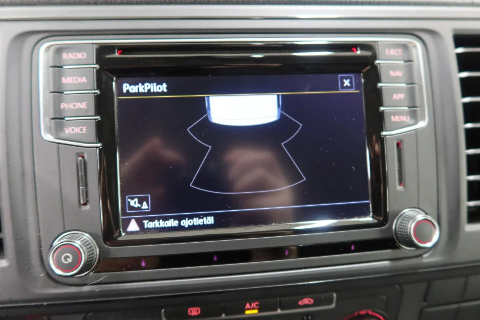 VOLKSWAGEN Transporter LOM-831 carousel image