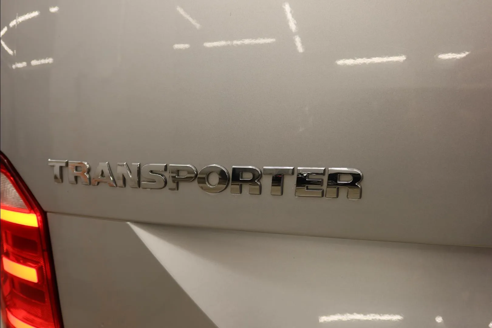 VOLKSWAGEN Transporter LOM-831 carousel image