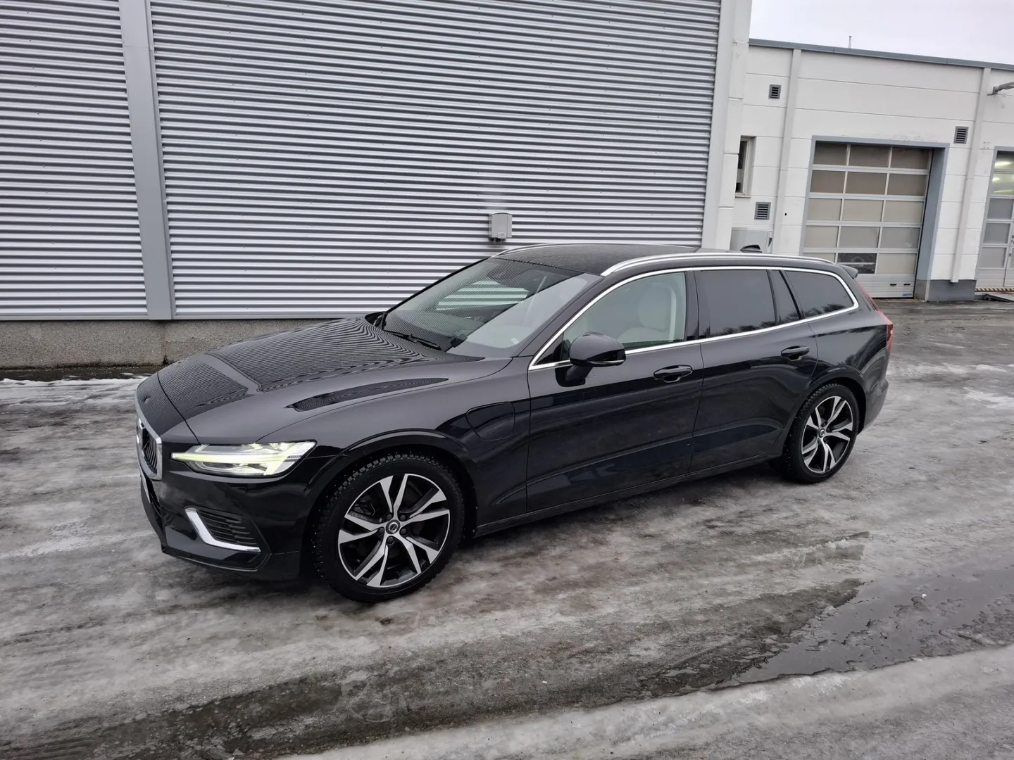 VOLVO V60 SRE-846 carousel image