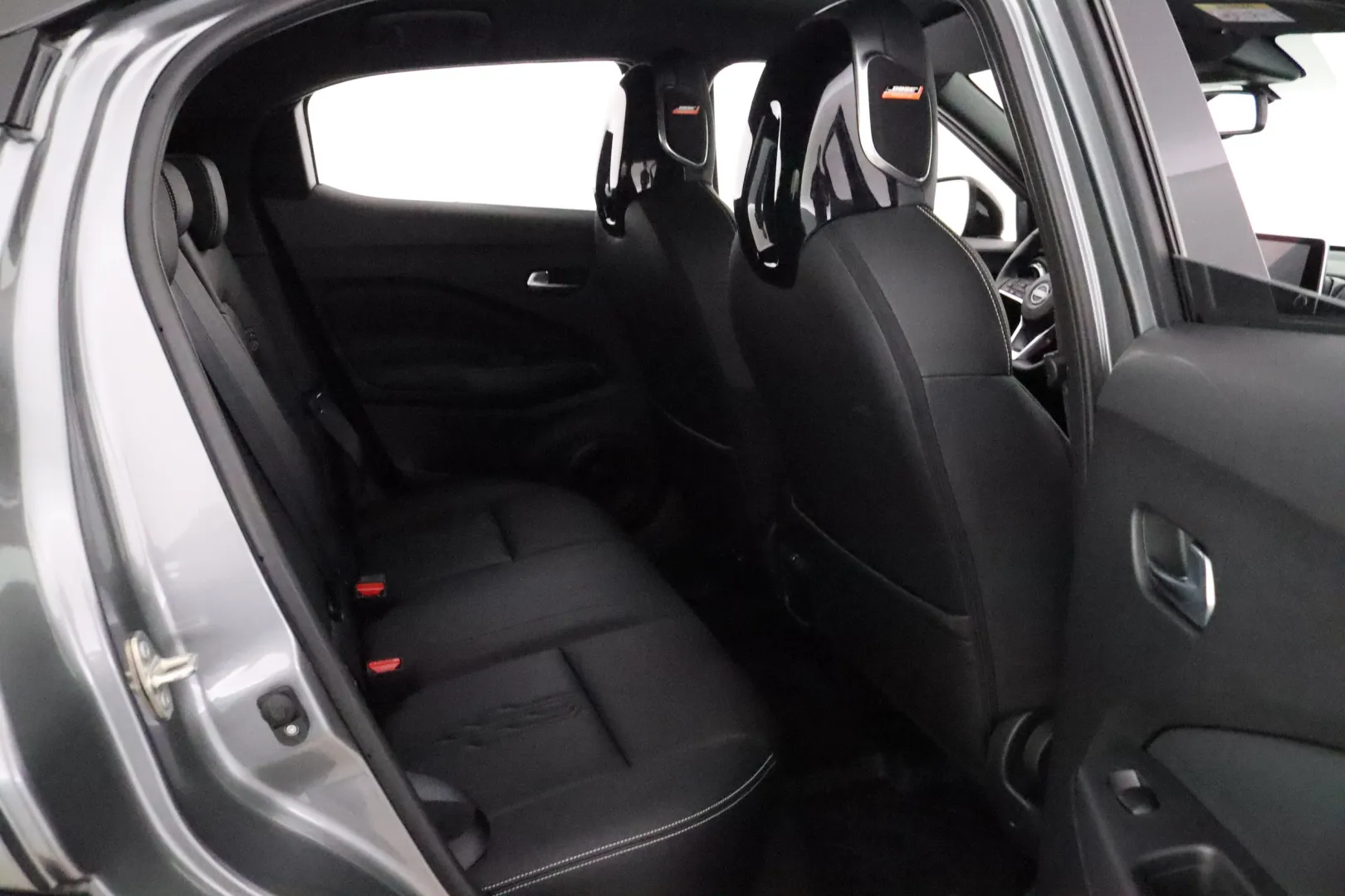 Nissan Juke KVT-504 carousel image