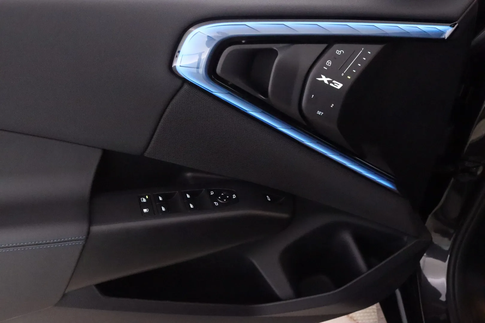 BMW X3 XUZ-503 carousel image