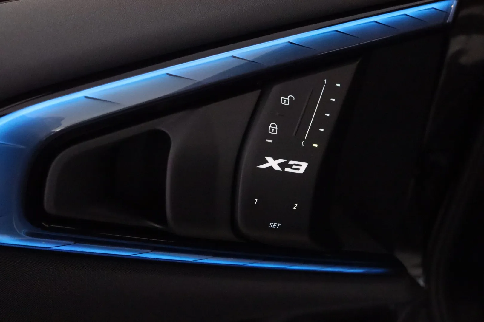 BMW X3 XUZ-503 carousel image