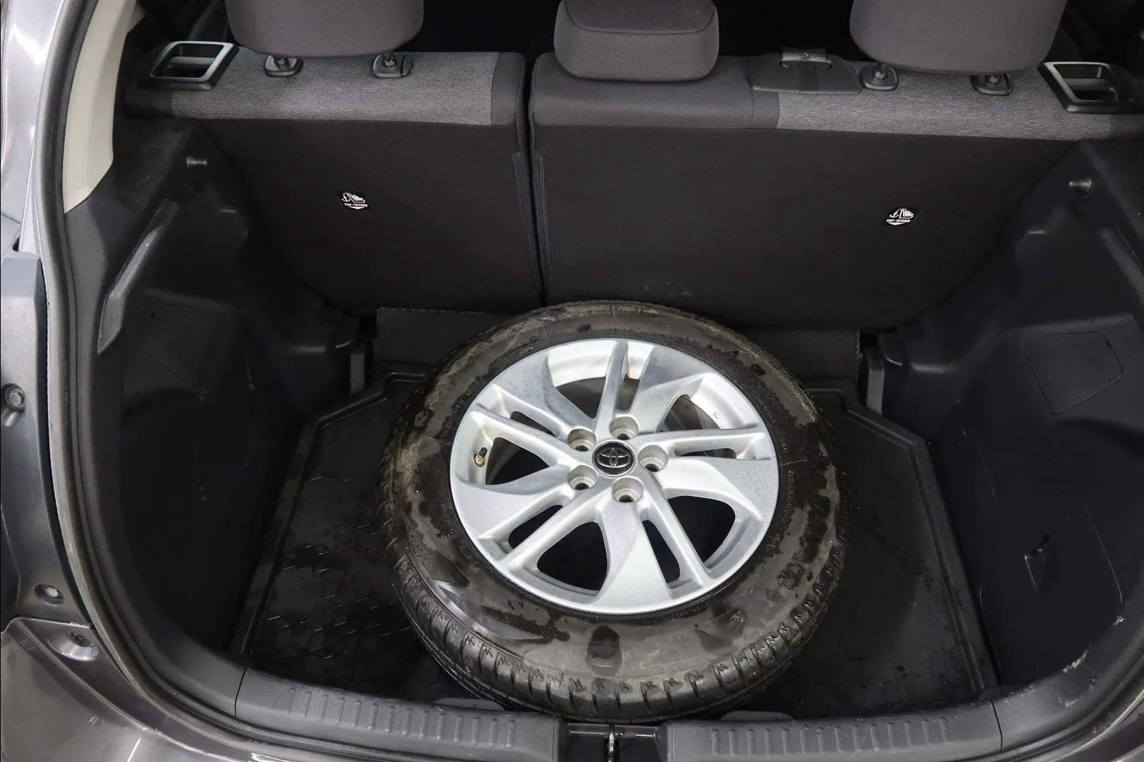 TOYOTA Yaris GOS-449 carousel image