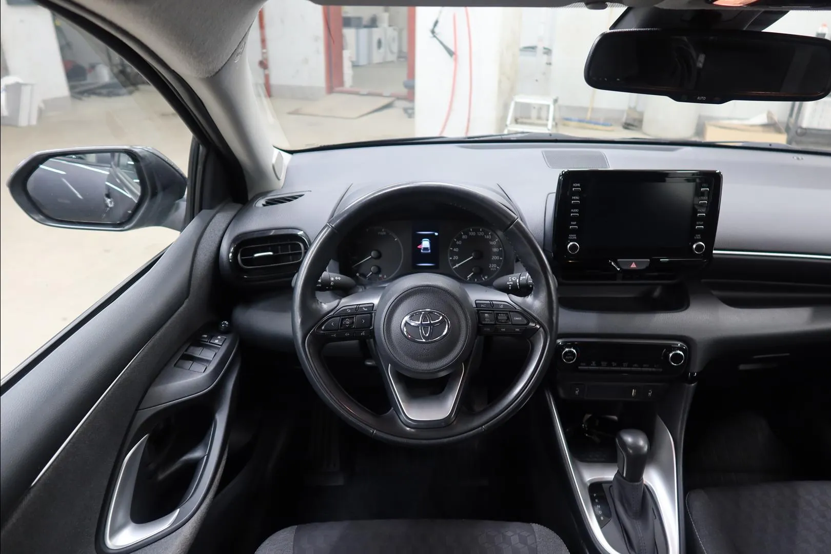 TOYOTA Yaris GOS-449 carousel image