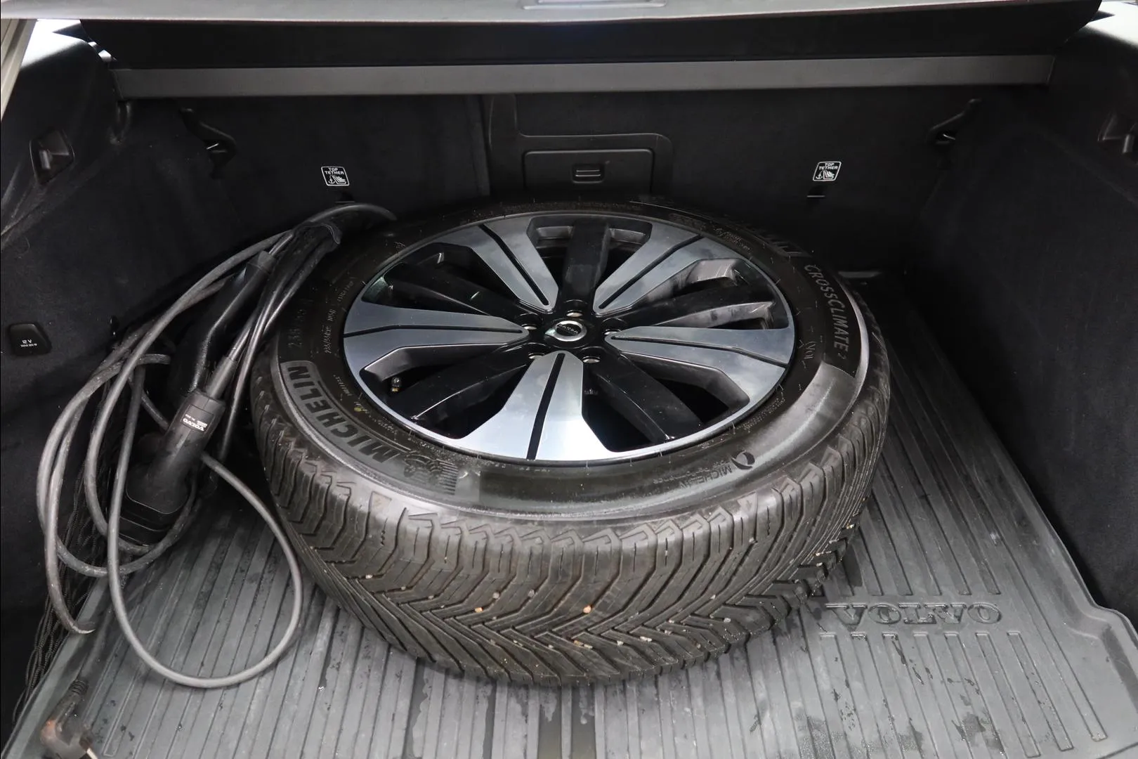 Volvo XC60 LTL-868 carousel image