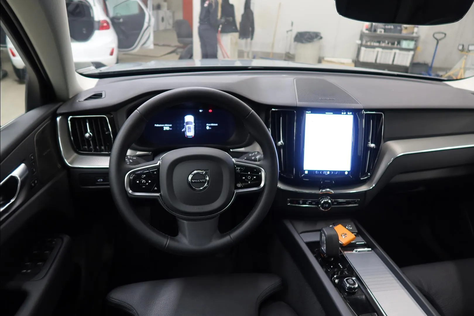 Volvo XC60 LTL-868 carousel image