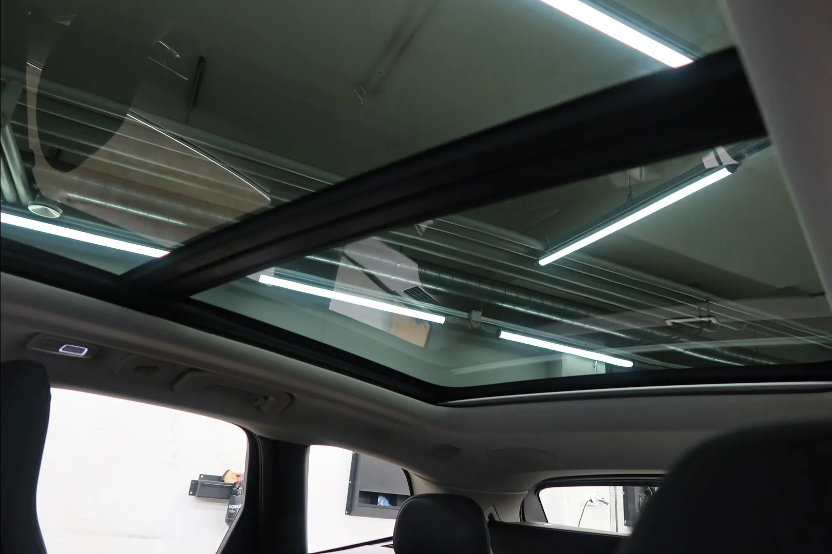 Volvo XC60 LTL-868 carousel image