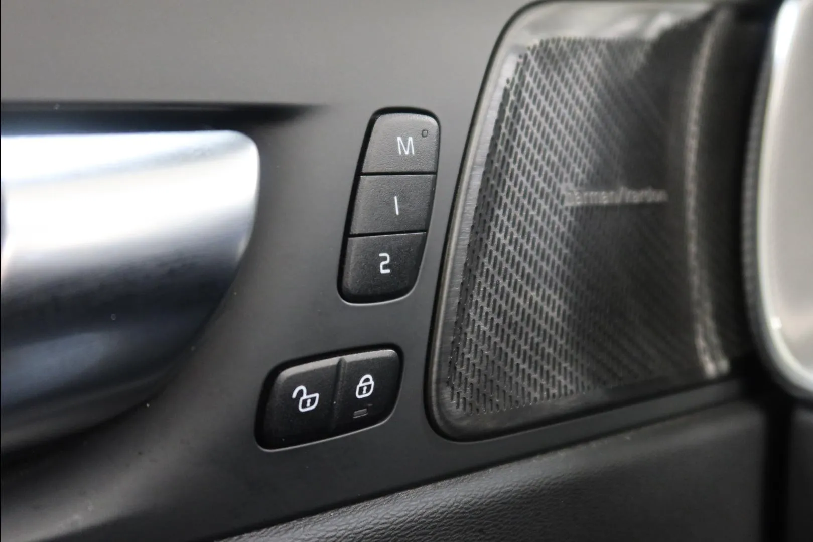 Volvo XC60 LTL-868 carousel image