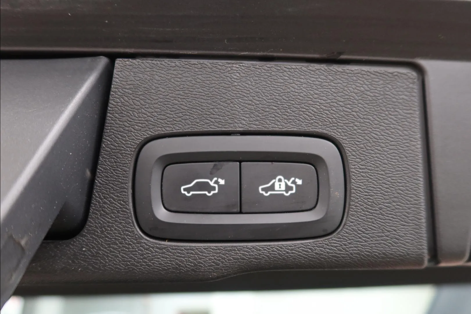 Volvo XC60 LTL-868 carousel image