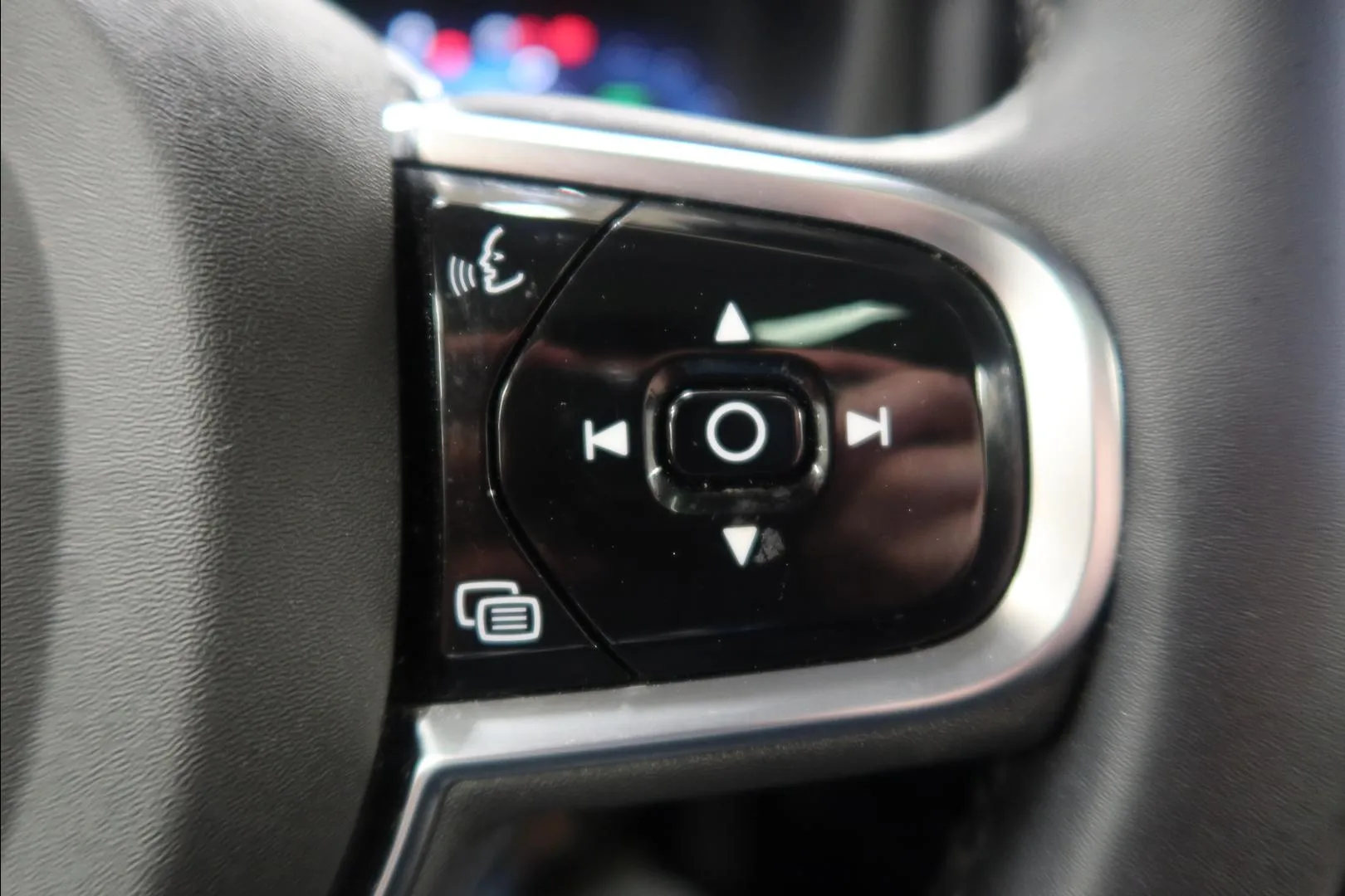 Volvo XC60 LTL-868 carousel image