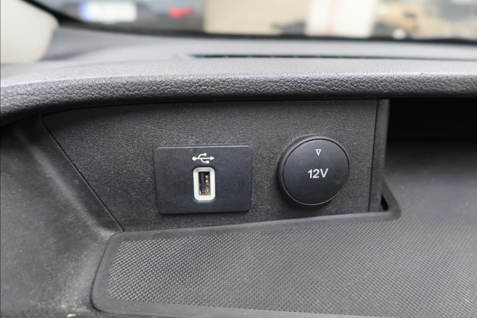 Ford Transit Custom XOS-171 carousel image