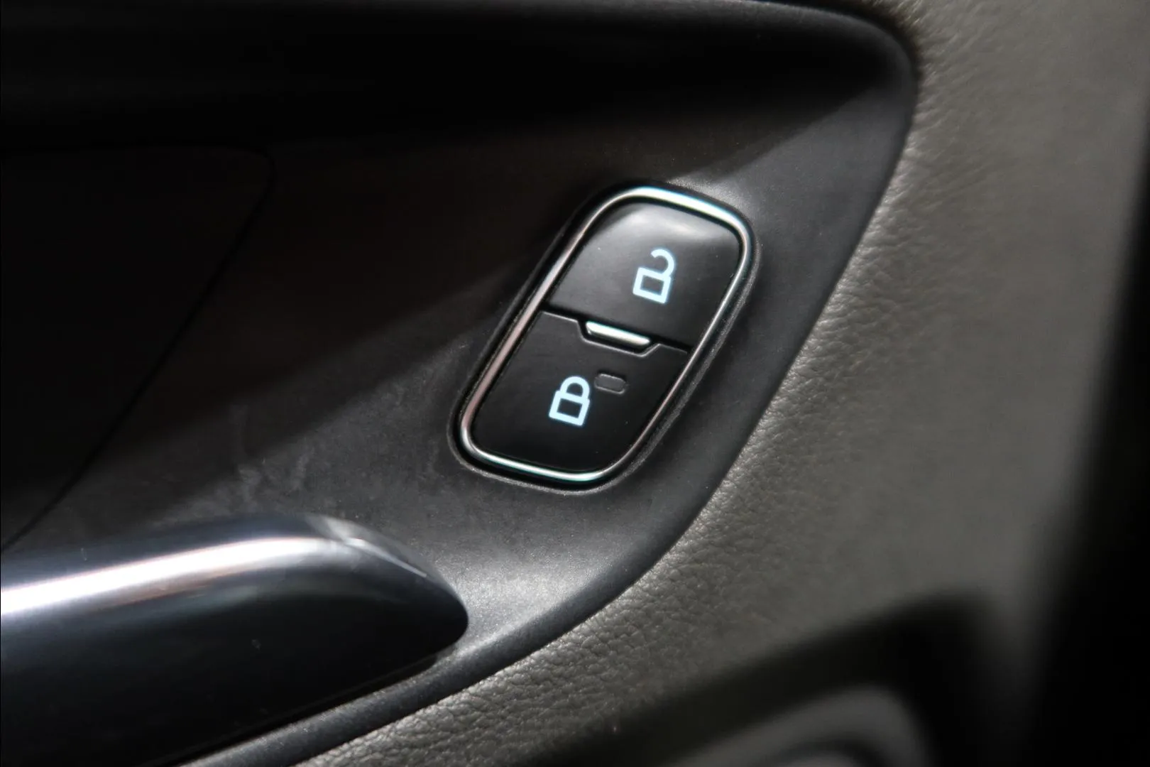 Ford Transit Custom XOS-171 carousel image