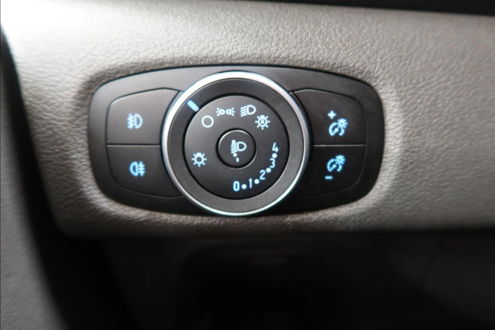 Ford Transit Custom XOS-171 carousel image