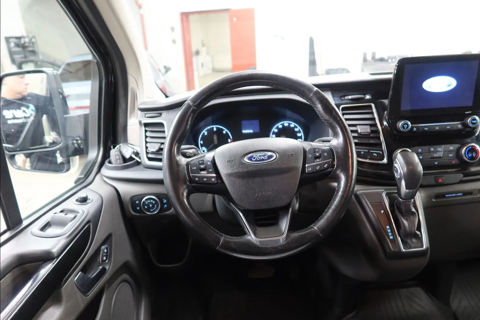 Ford Transit Custom XOS-171 carousel image