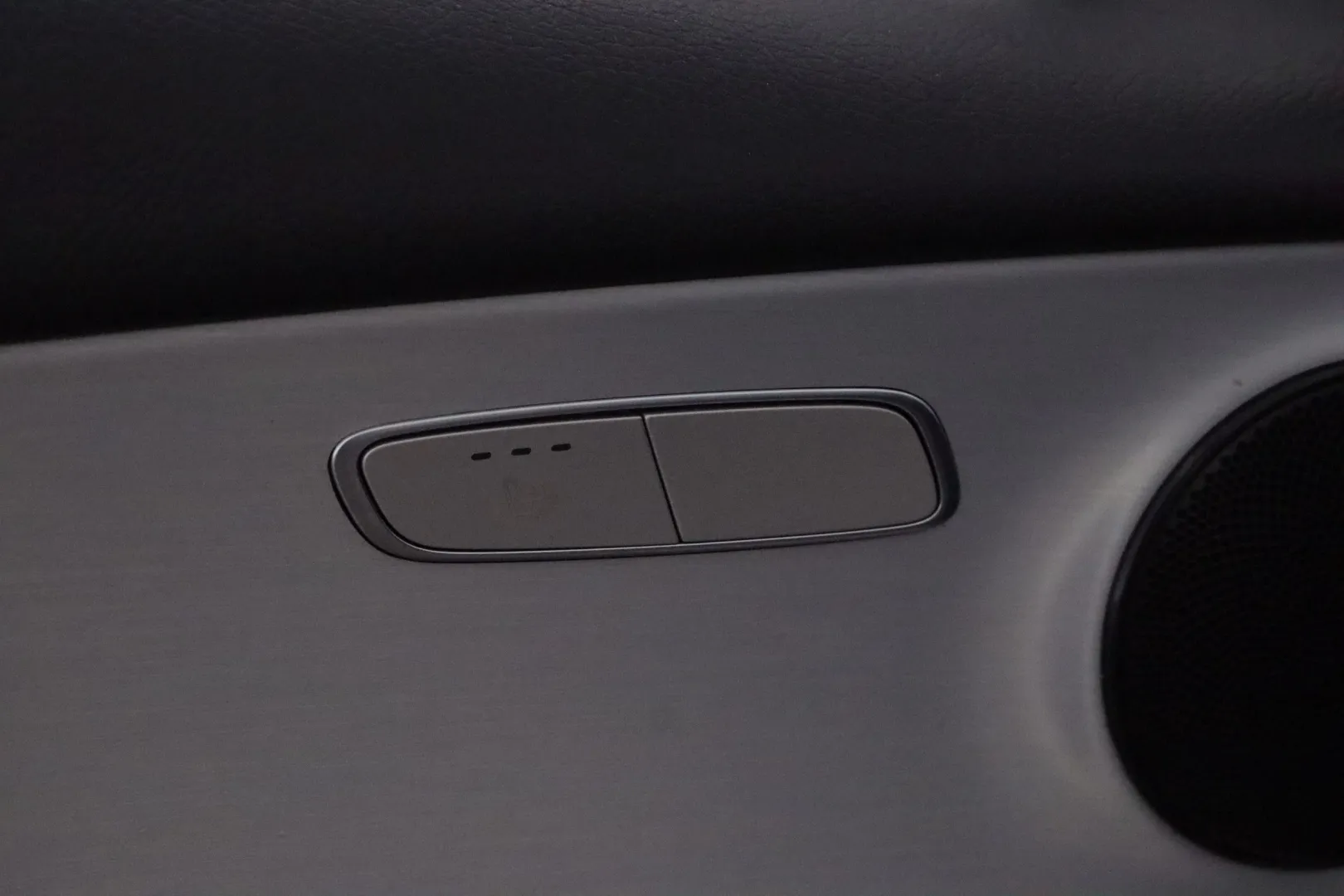 MERCEDES-BENZ E OZS-934 carousel image