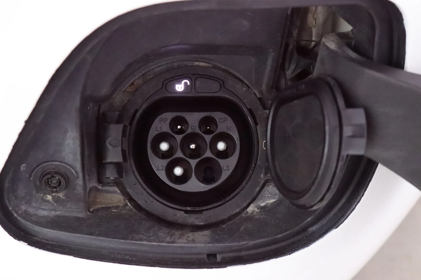 MERCEDES-BENZ E OZS-934 carousel image