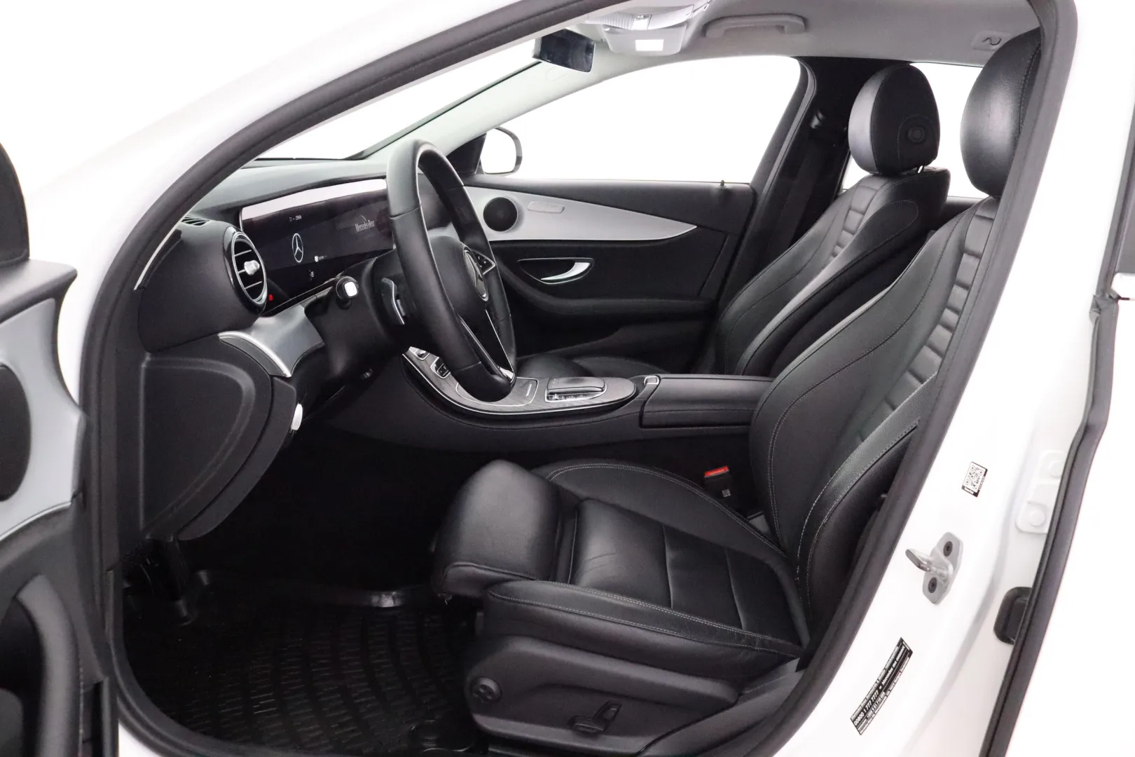 MERCEDES-BENZ E OZS-934 carousel image