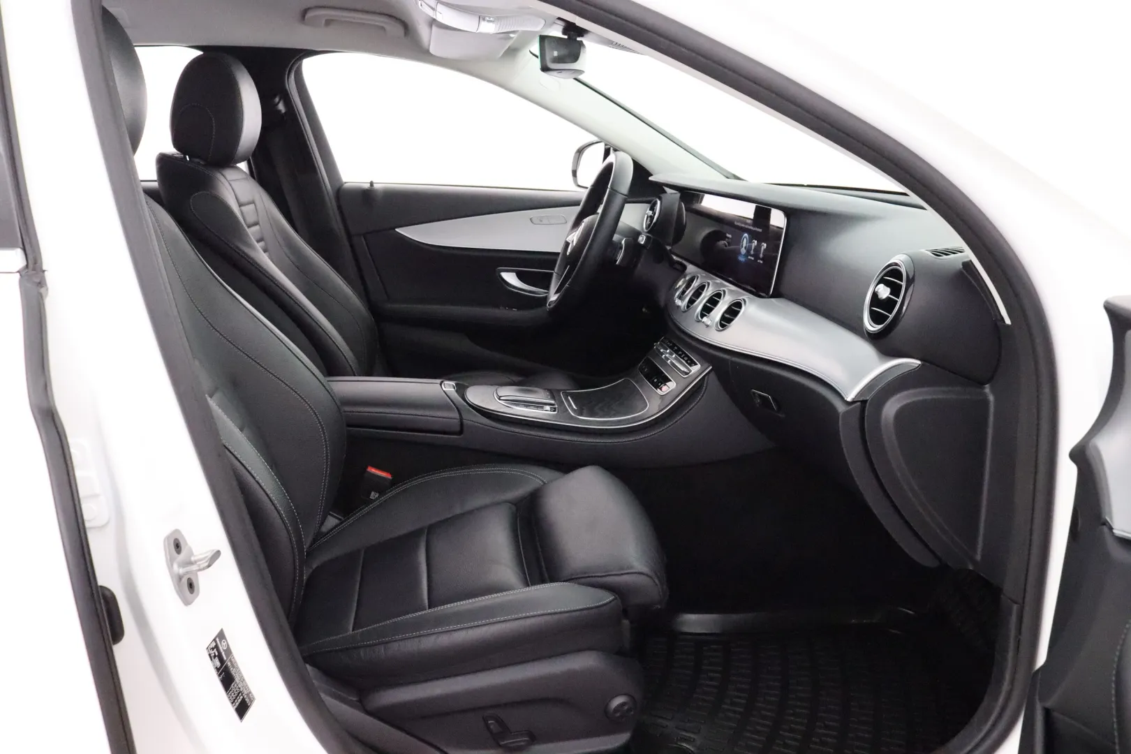 MERCEDES-BENZ E OZS-934 carousel image