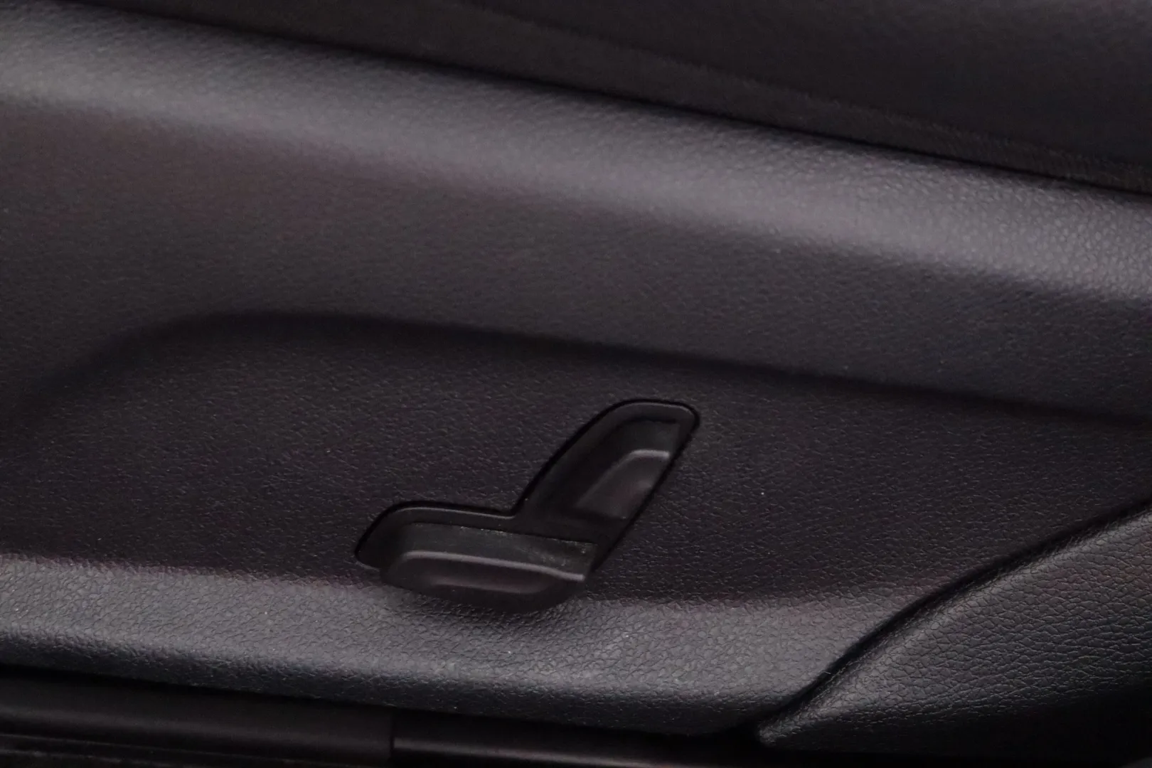 MERCEDES-BENZ E OZS-934 carousel image