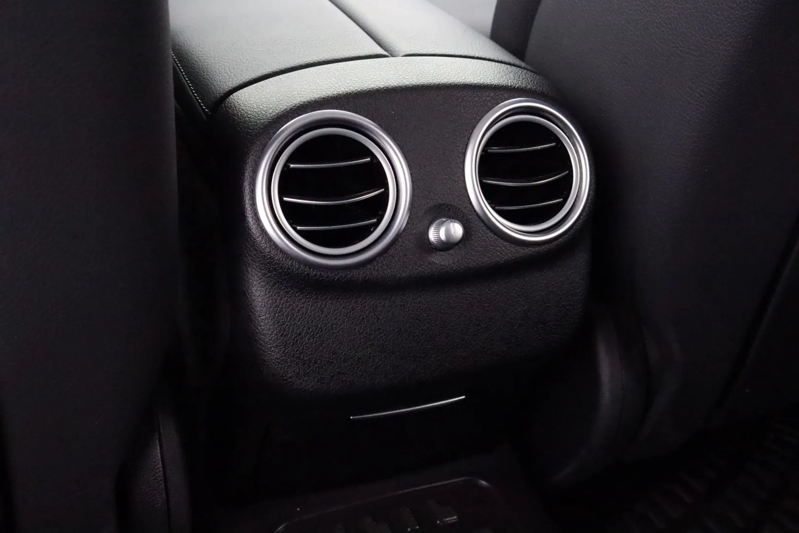 MERCEDES-BENZ E OZS-934 carousel image