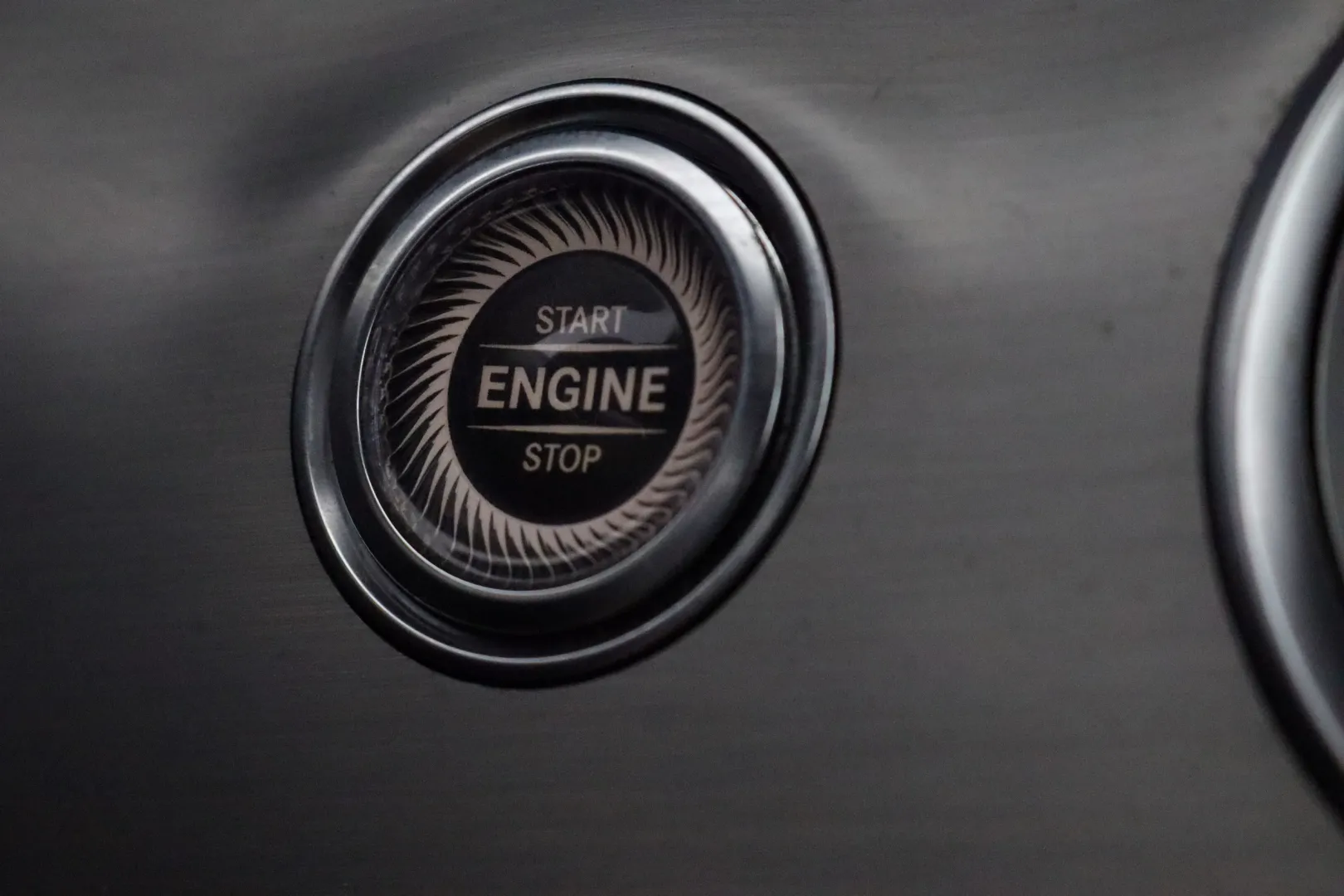 MERCEDES-BENZ E OZS-934 carousel image