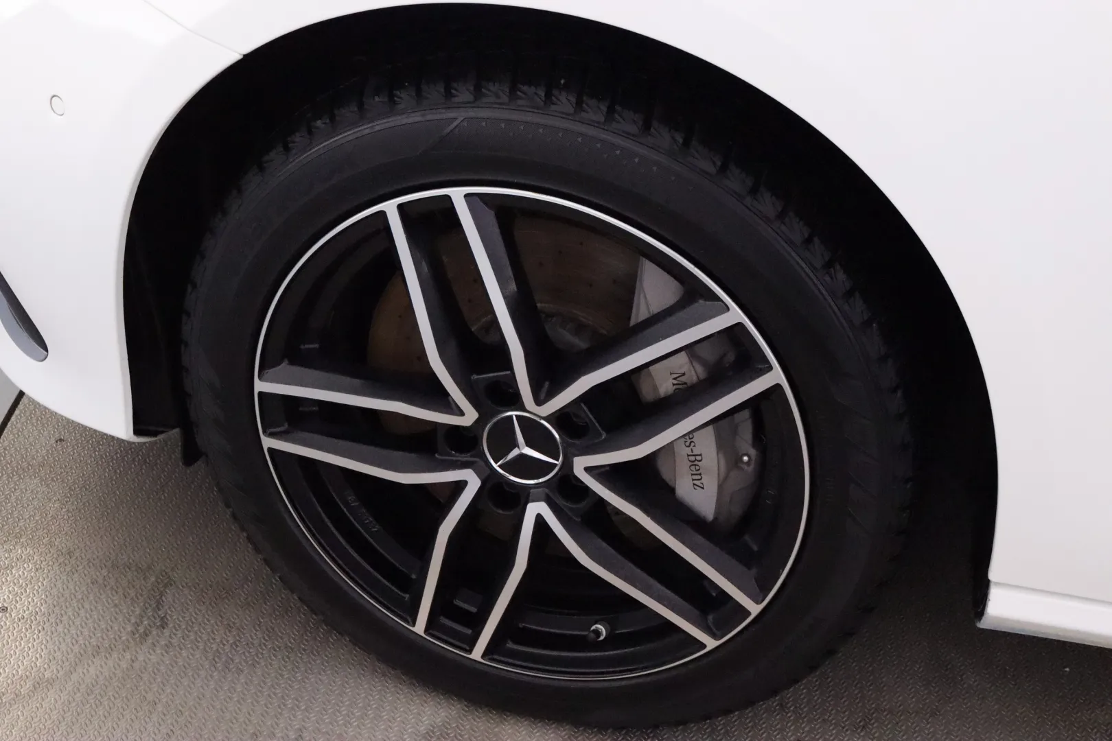 MERCEDES-BENZ E OZS-934 carousel image