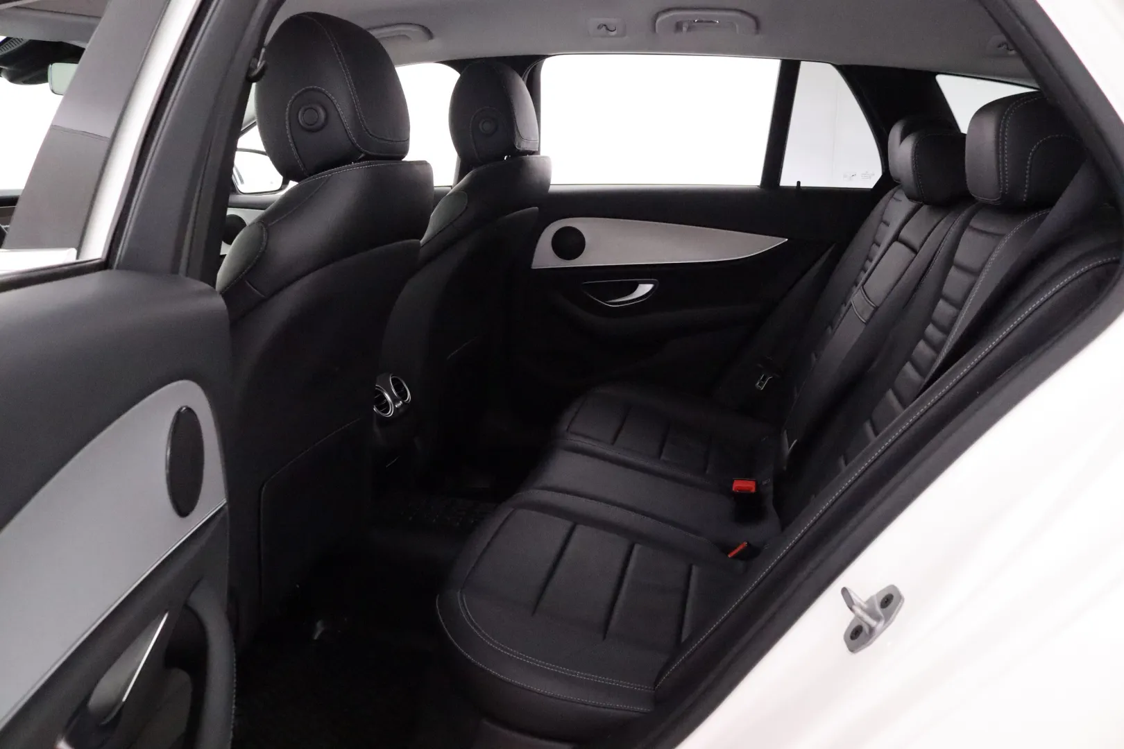 MERCEDES-BENZ E OZS-934 carousel image