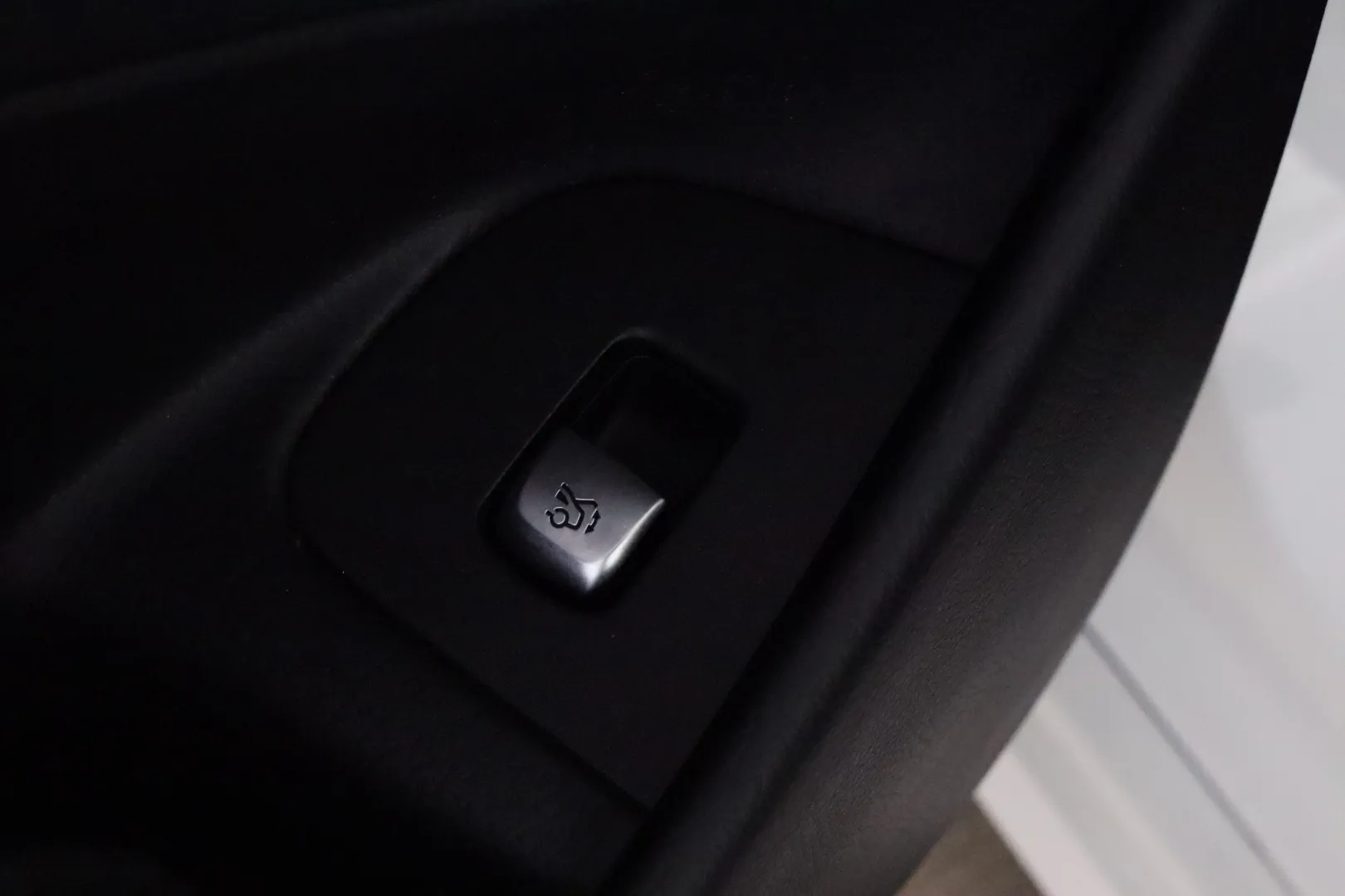 MERCEDES-BENZ E OZS-934 carousel image