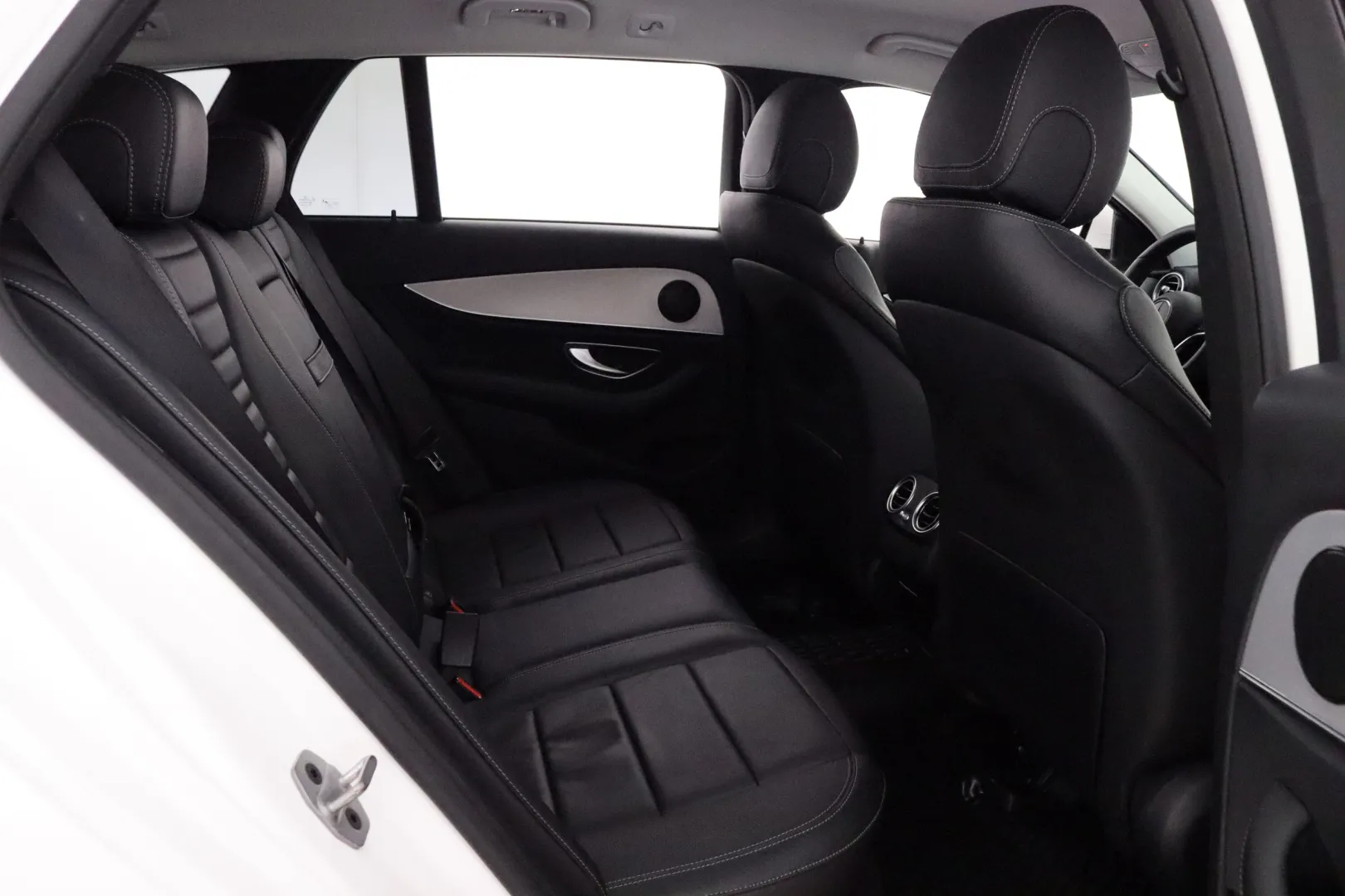 MERCEDES-BENZ E OZS-934 carousel image