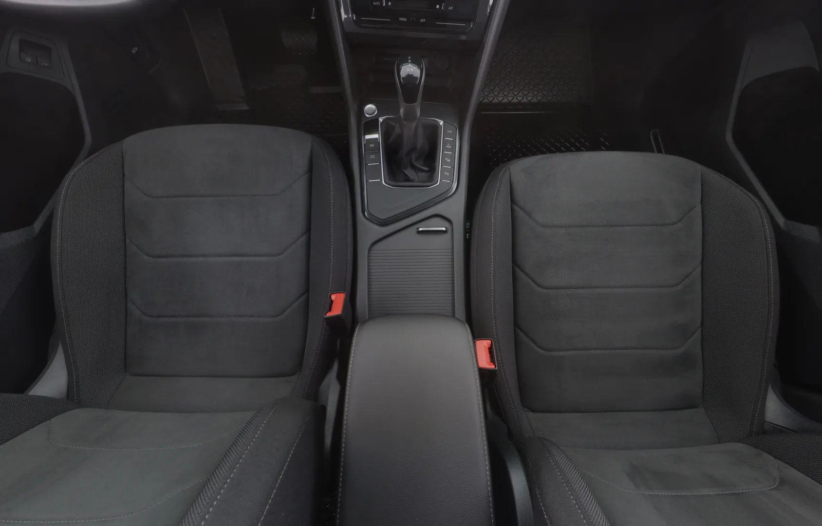 VOLKSWAGEN Tiguan CPM-907 carousel image