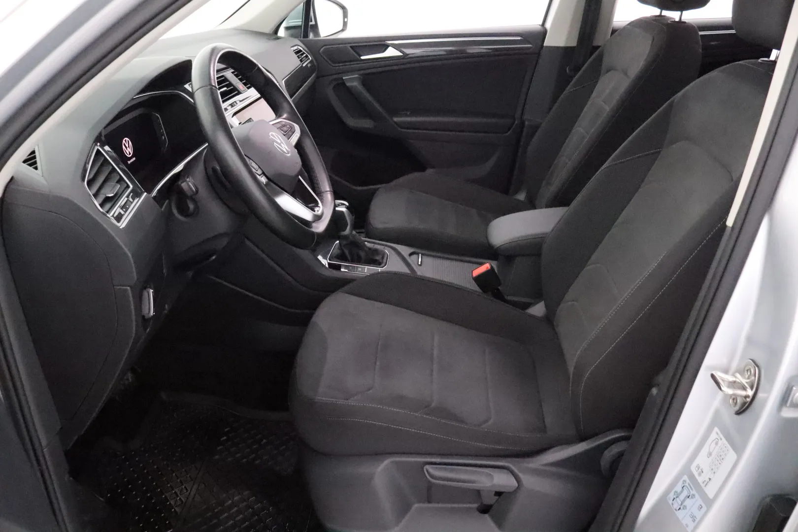 VOLKSWAGEN Tiguan CPM-907 carousel image