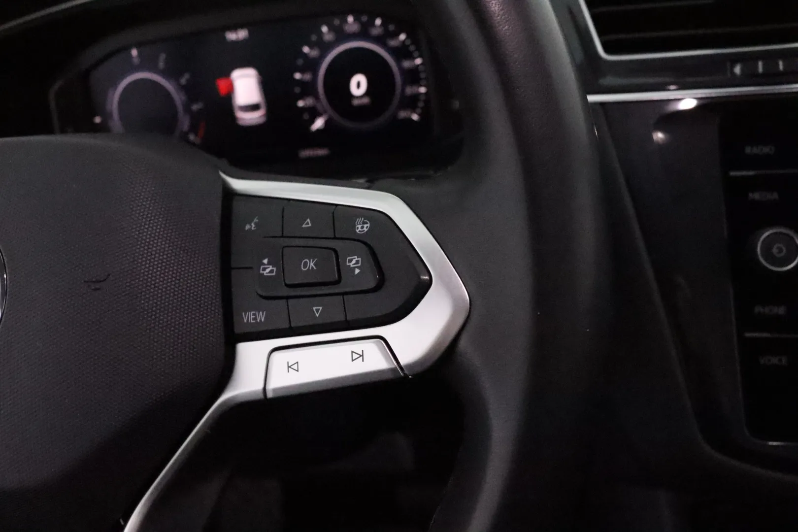 VOLKSWAGEN Tiguan CPM-907 carousel image