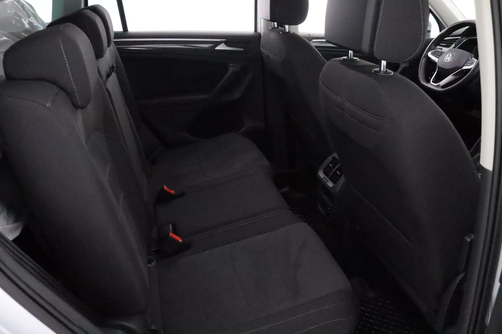 VOLKSWAGEN Tiguan CPM-907 carousel image