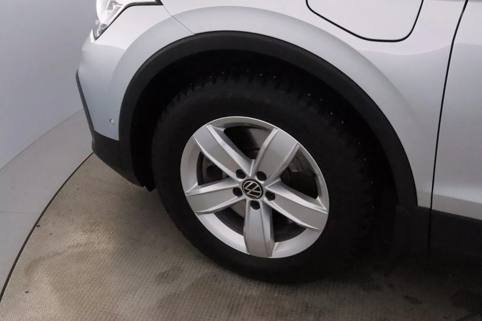 VOLKSWAGEN Tiguan CPM-907 carousel image