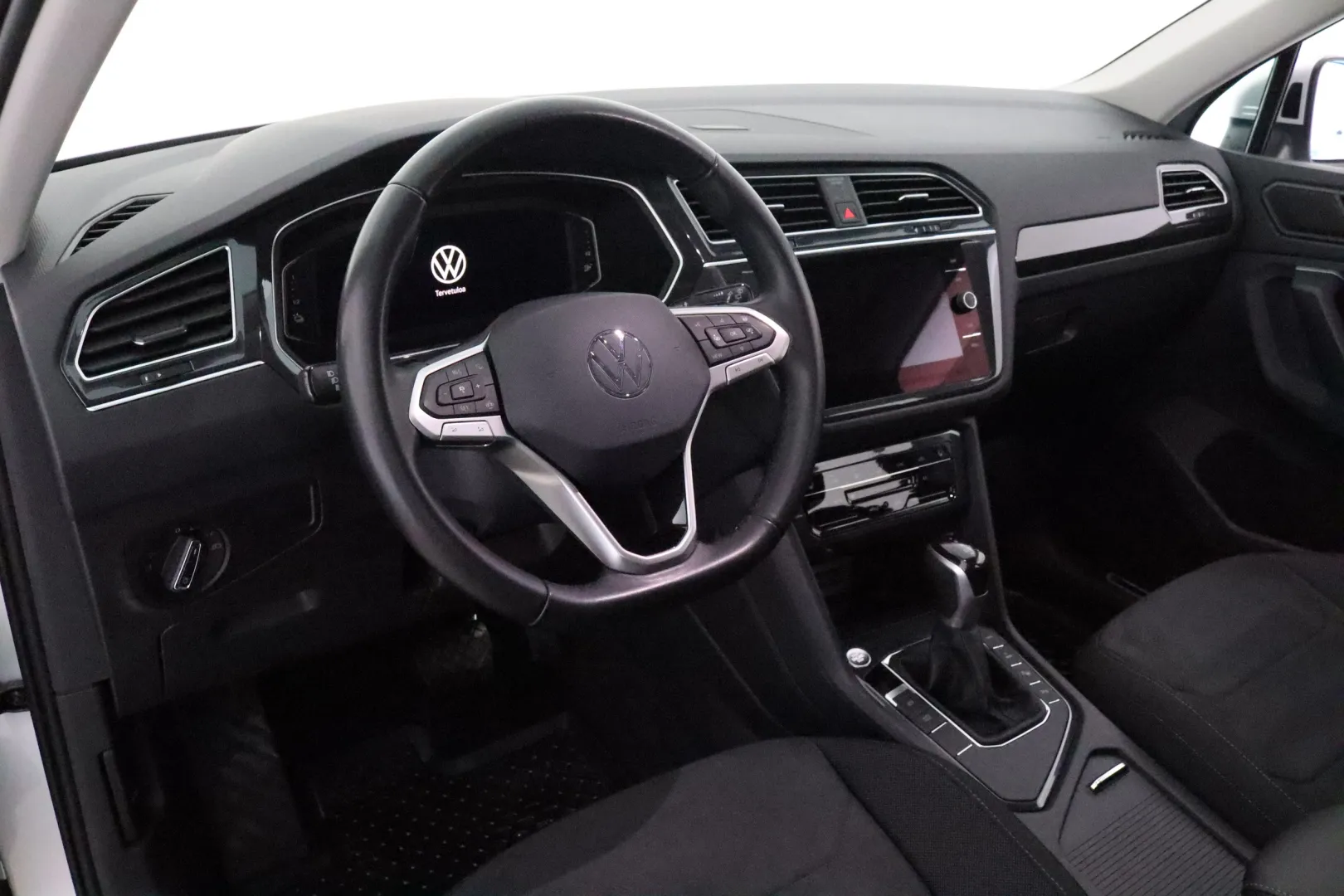 VOLKSWAGEN Tiguan CPM-907 carousel image