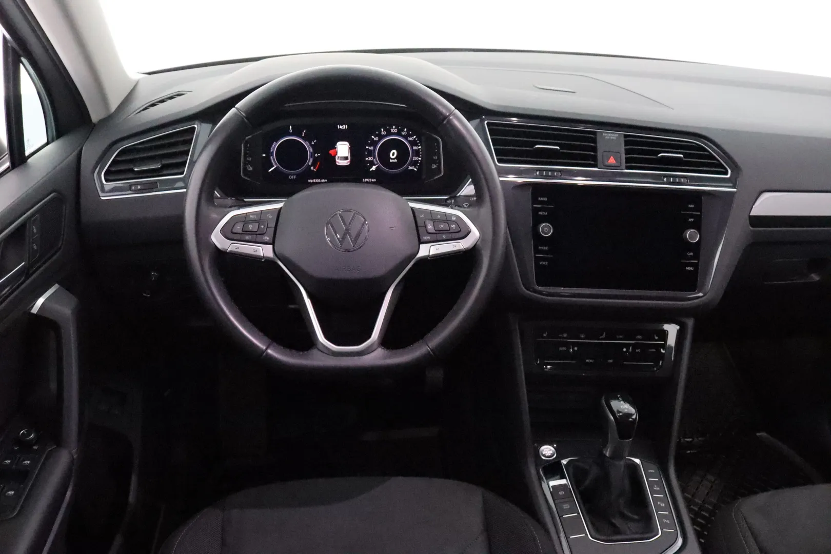 VOLKSWAGEN Tiguan CPM-907 carousel image