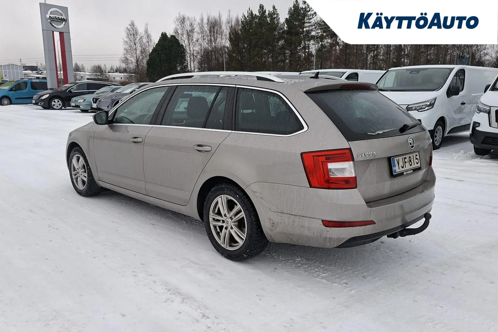 Skoda Octavia YJF-815 carousel image