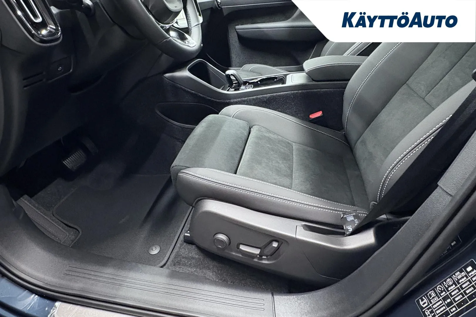 Volvo EC40 RXR-951 carousel image