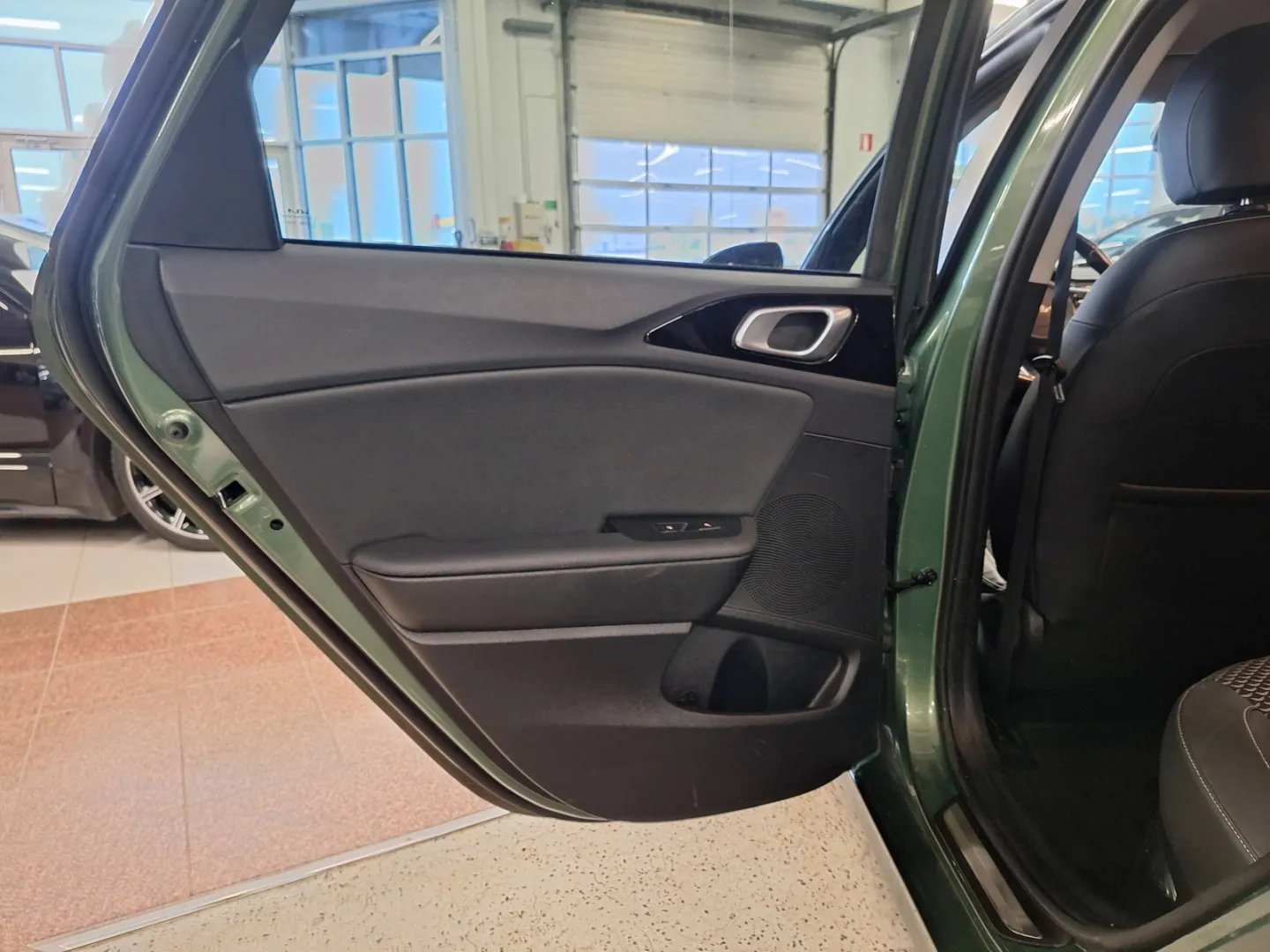 Kia Ceed CRG-889 carousel image