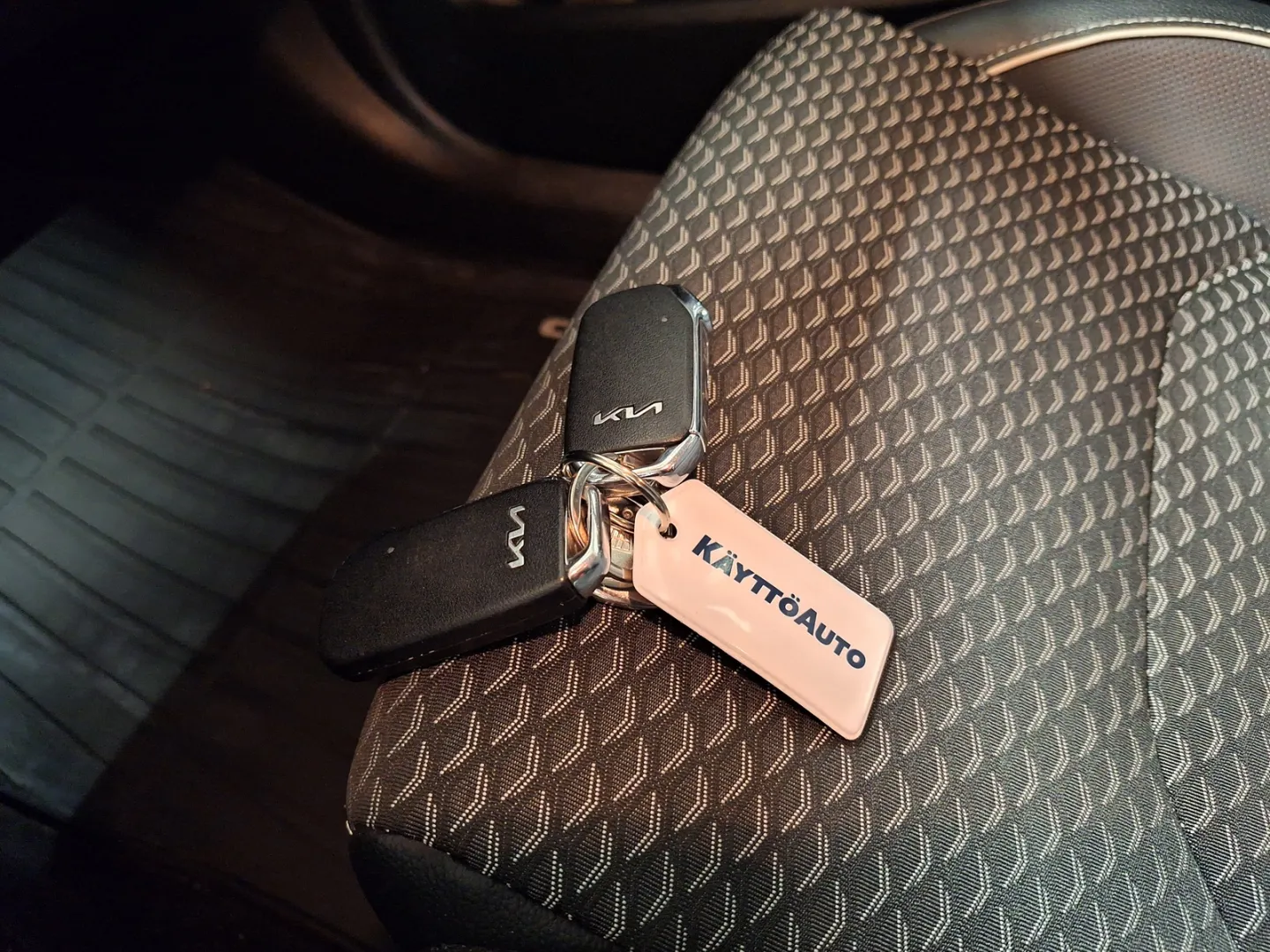 Kia Ceed CRG-889 carousel image