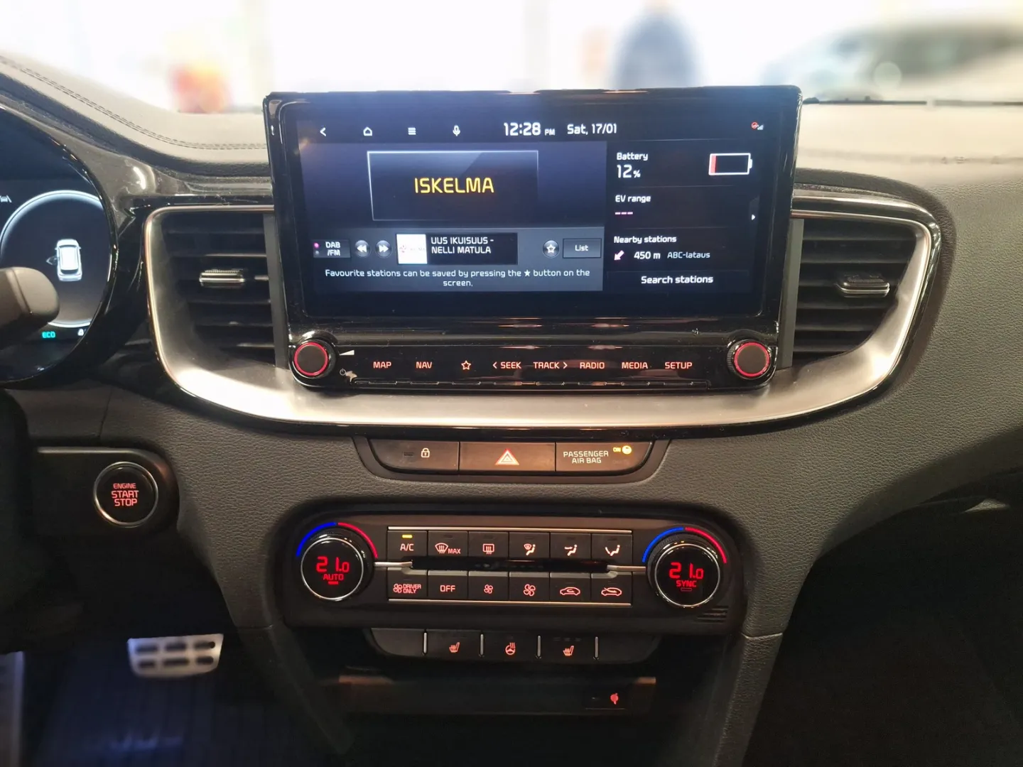 Kia Ceed CRG-889 carousel image