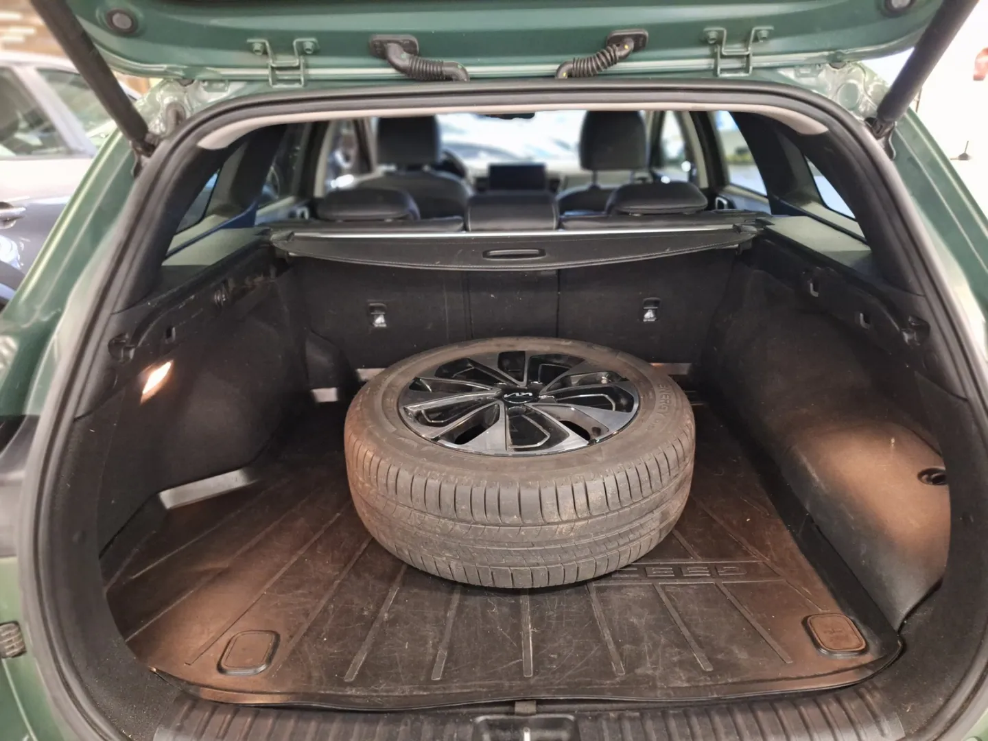 Kia Ceed CRG-889 carousel image