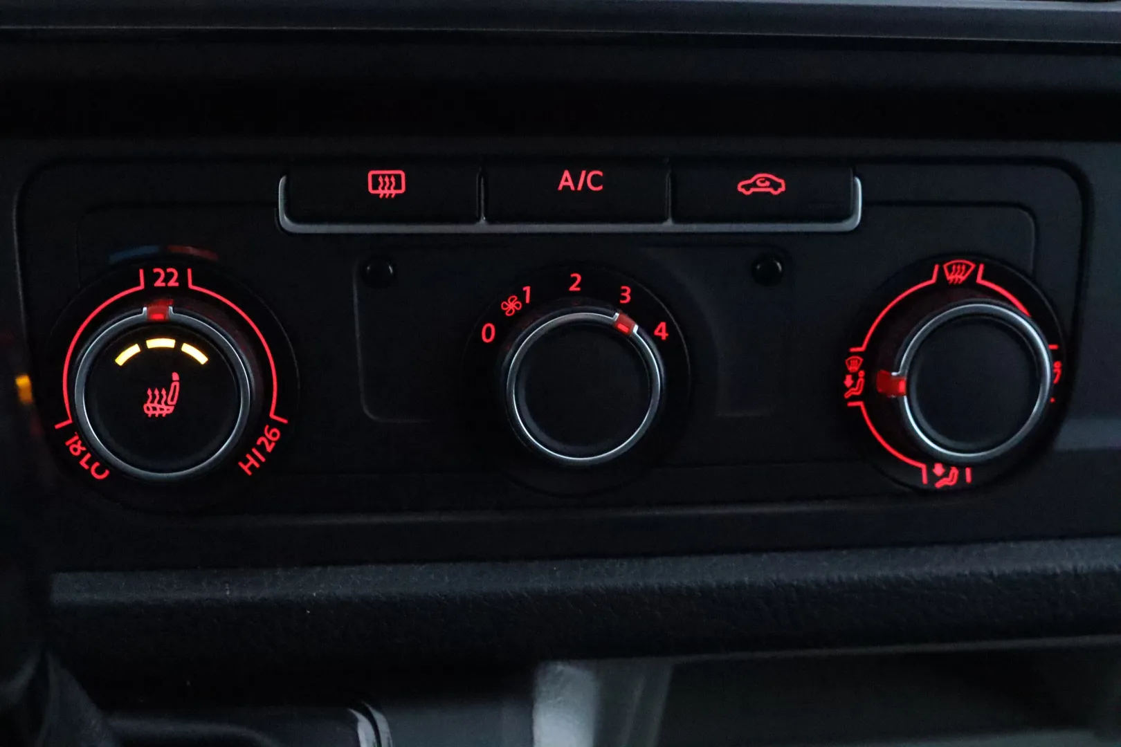 VOLKSWAGEN Transporter CLK-837 carousel image