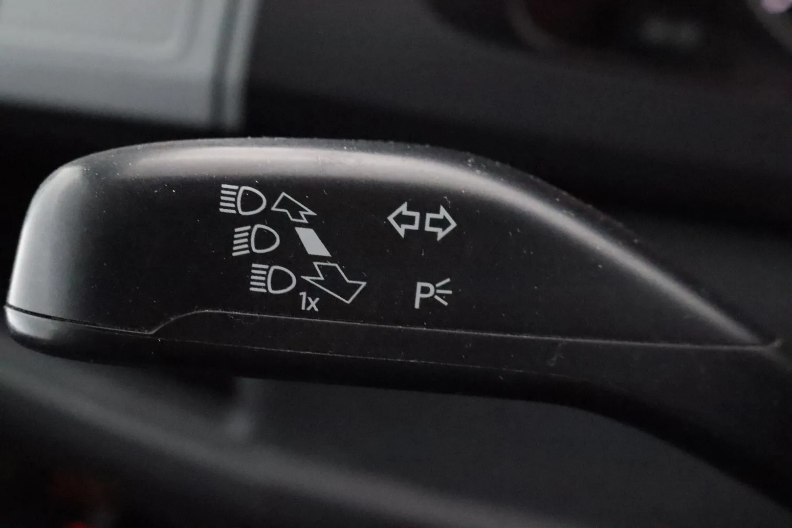 VOLKSWAGEN Transporter CLK-837 carousel image