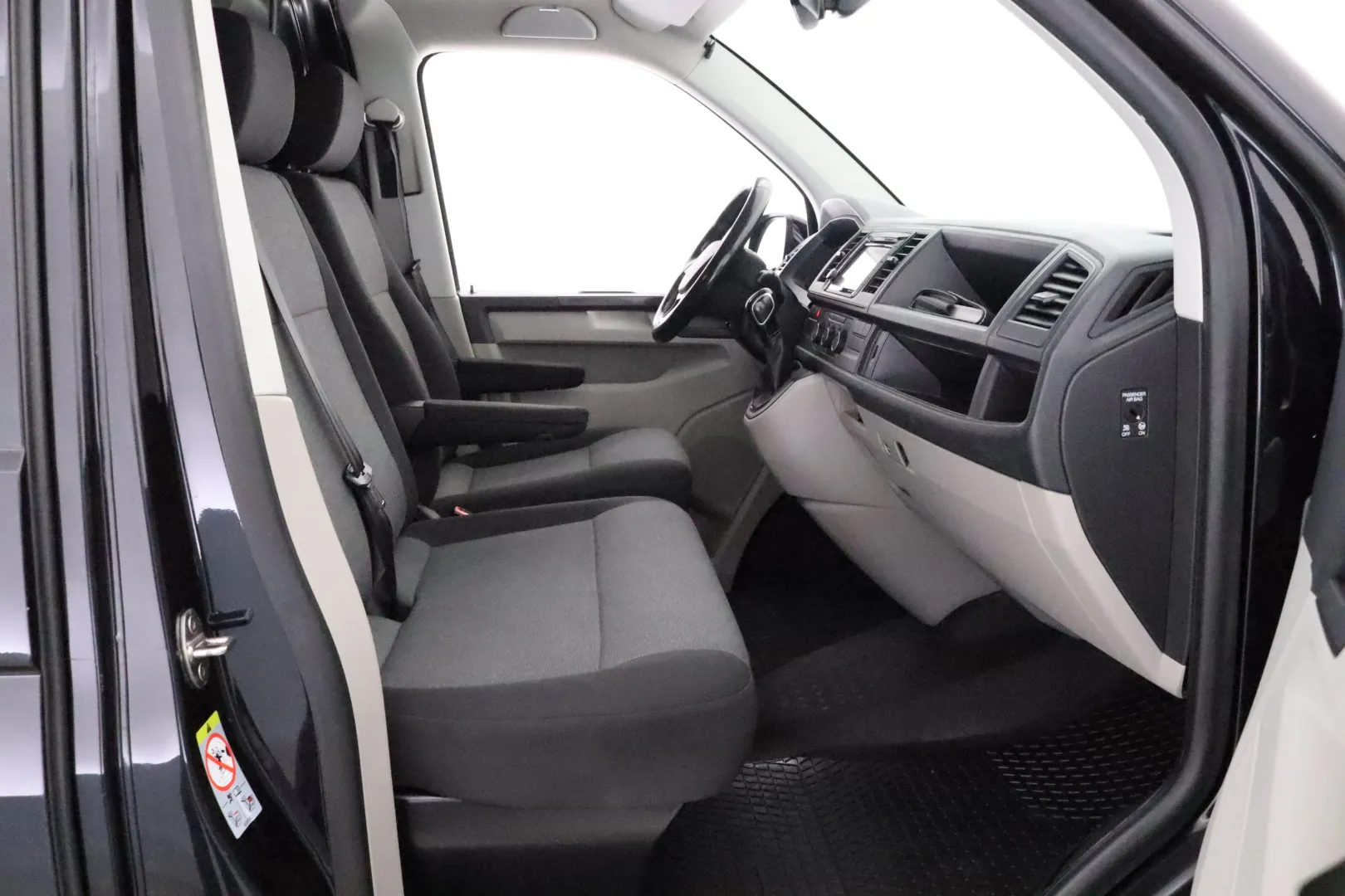 VOLKSWAGEN Transporter CLK-837 carousel image