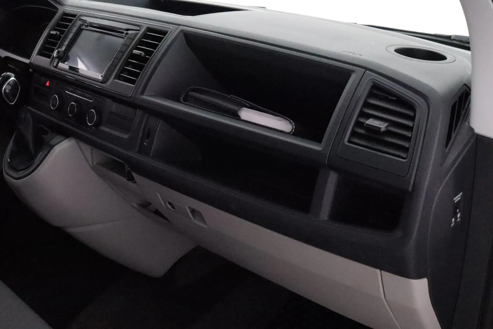 VOLKSWAGEN Transporter CLK-837 carousel image